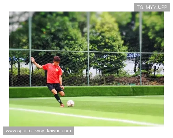 足球比赛中的身体对抗与技巧运用 足球比赛中的身体对抗与技巧运用